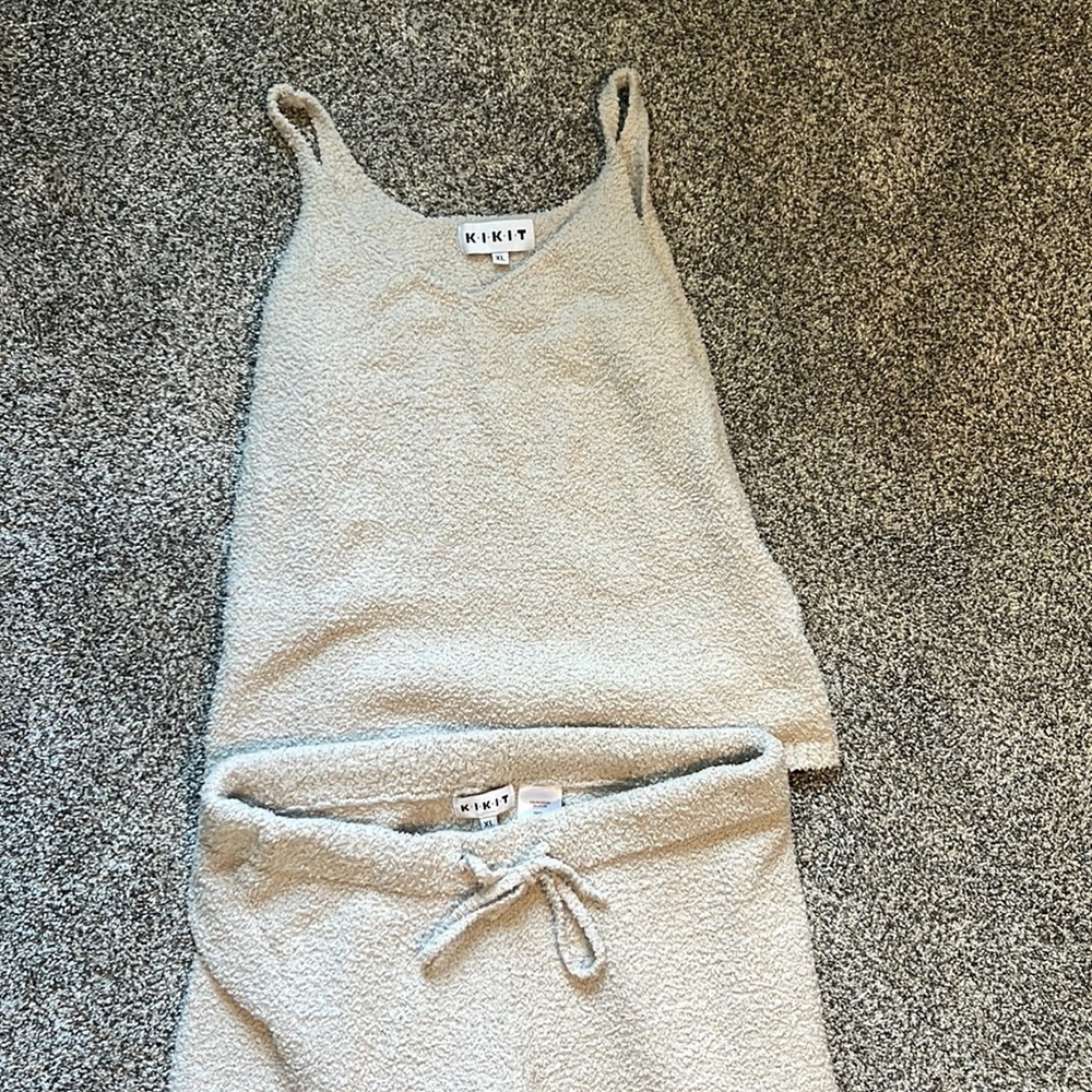 Comfy tank and sweat set!